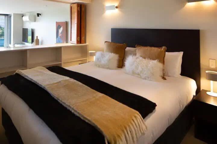 Stunning Lakeview 1 Bedroom Apartment Queenstown Bagian luar foto