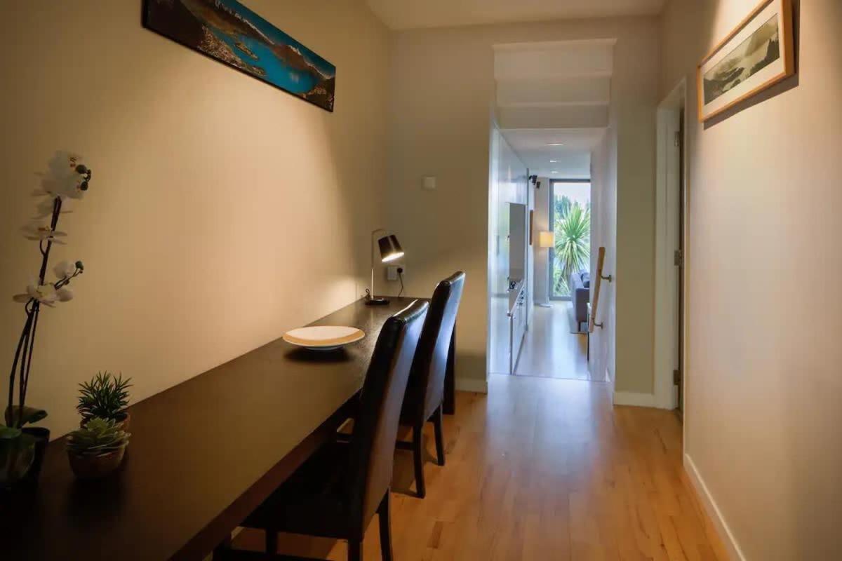 Stunning Lakeview 1 Bedroom Apartment Queenstown Bagian luar foto