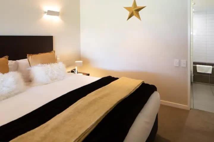 Stunning Lakeview 1 Bedroom Apartment Queenstown Bagian luar foto