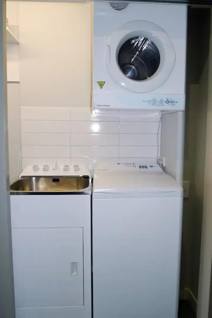 Stunning Lakeview 1 Bedroom Apartment Queenstown Bagian luar foto